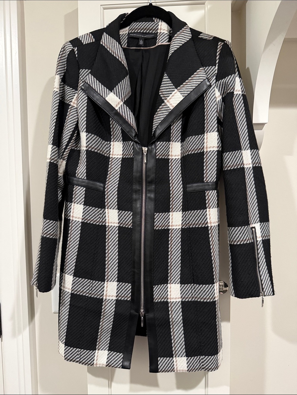 White House Black Market Black & White Plaid Zip-Front Trench Coat size small ba